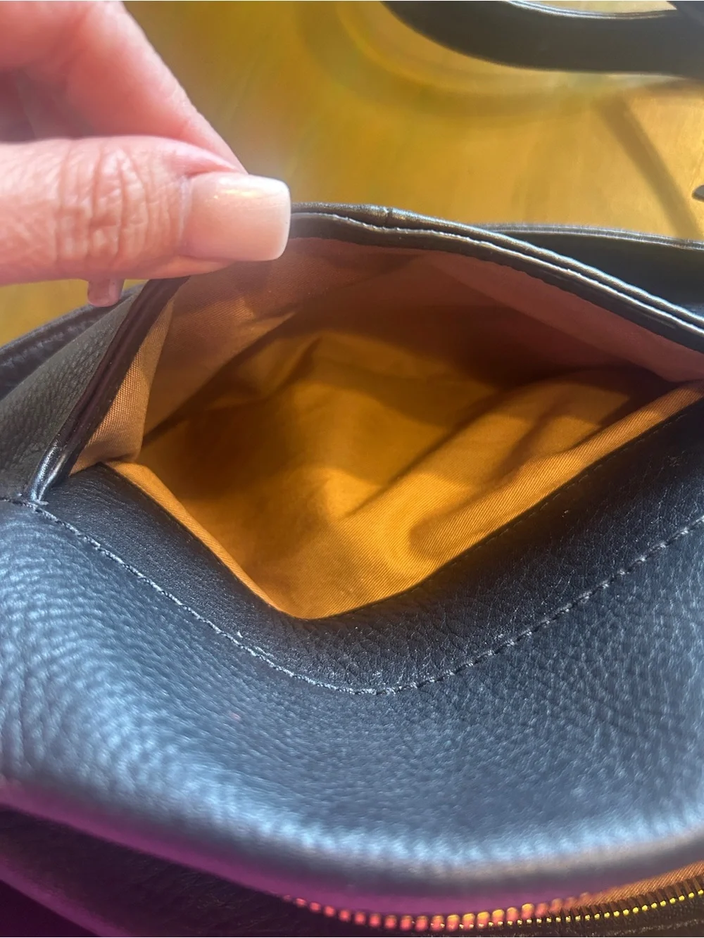 Hobo Black Leather Advanced Shoulder Crossbody Bag - Picture 4 of 10